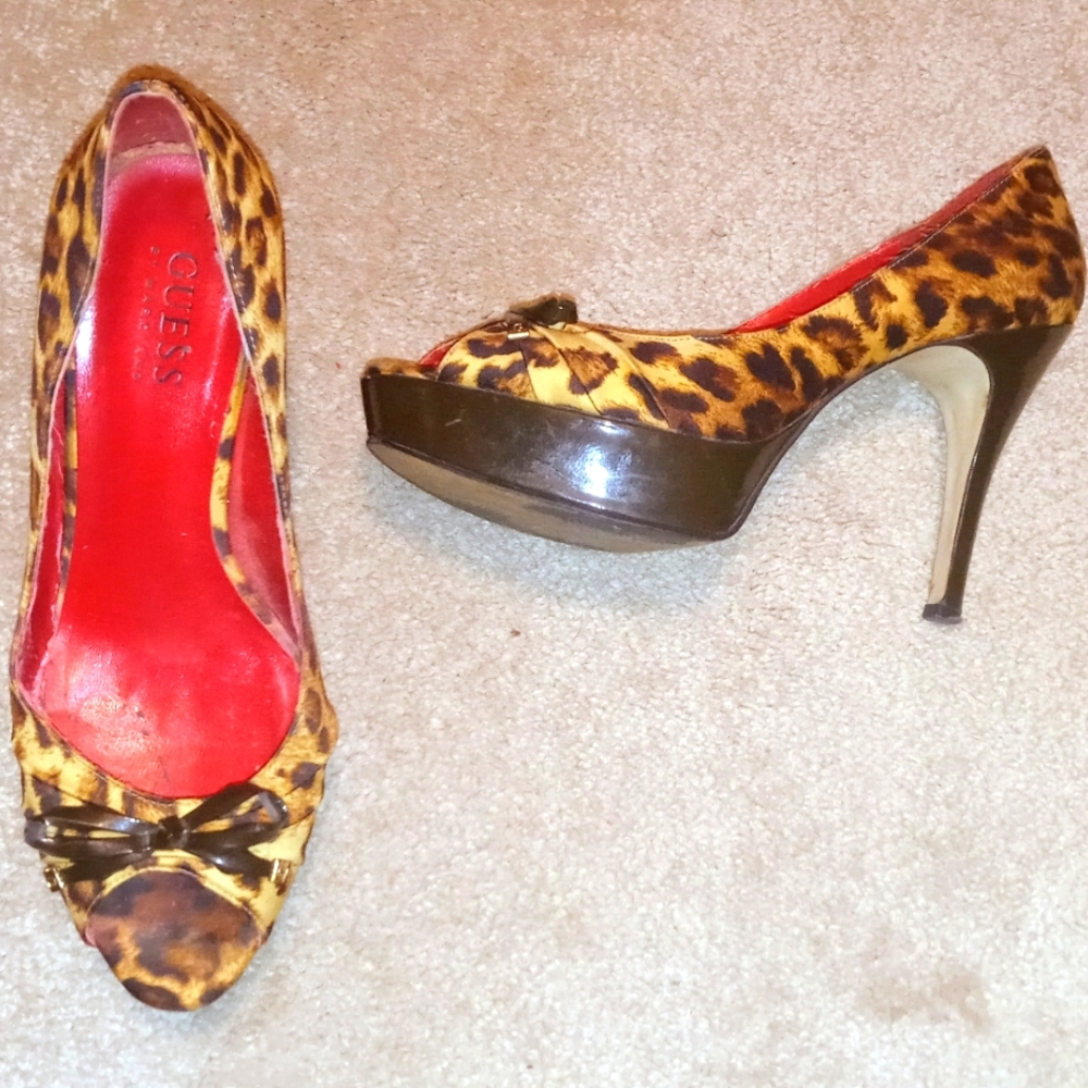 Guess by Marciano leopard red pumps, size 7